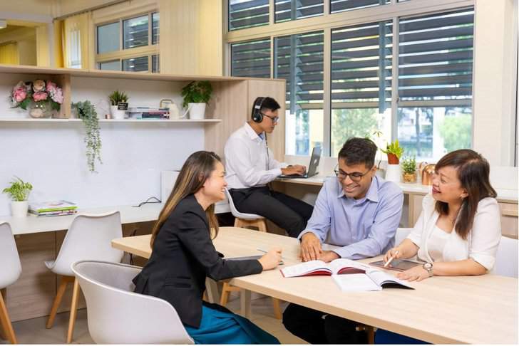 Beatty Secondary School Flexible collaborative workspaces for staff